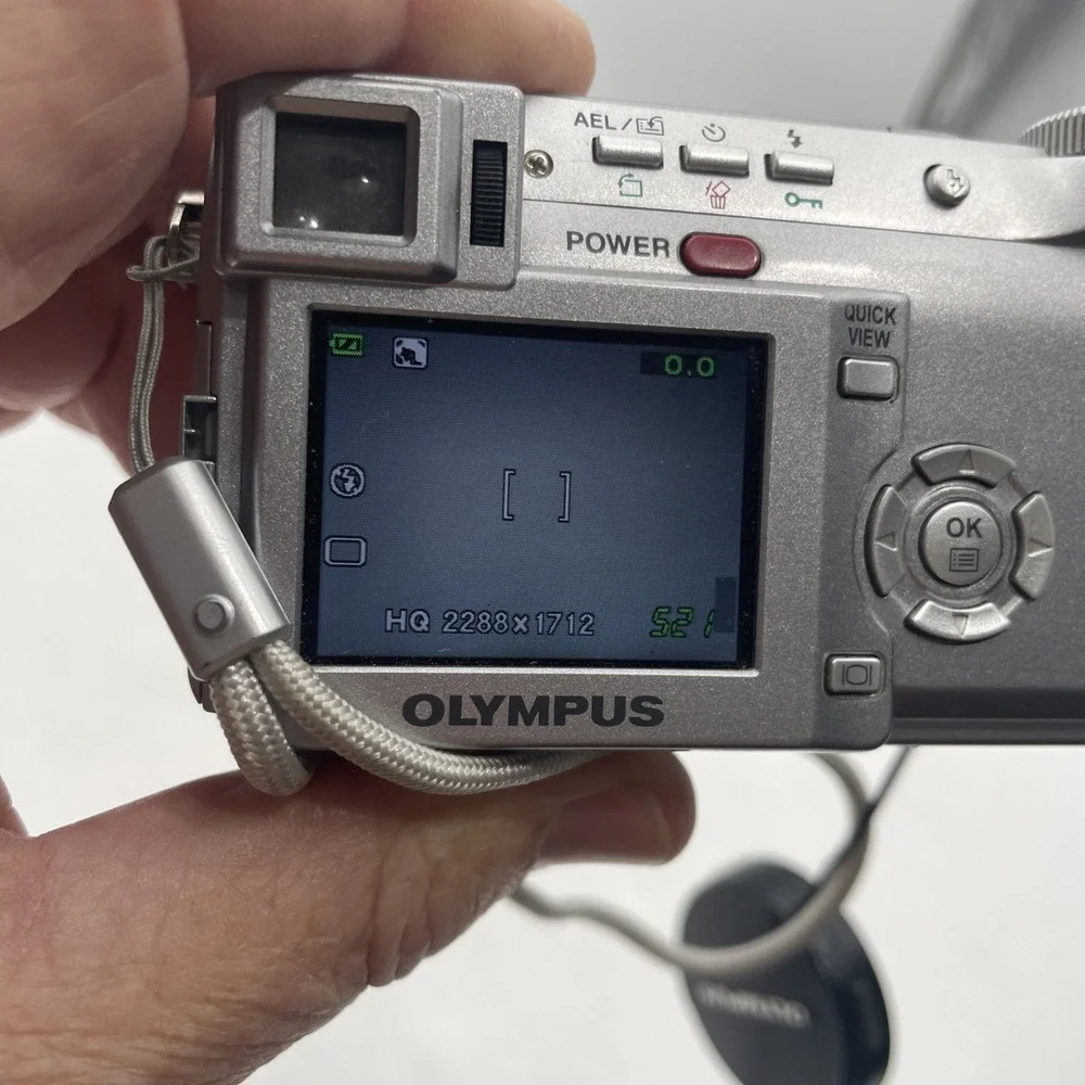 Olympus CAMEDIA C-765 Ultra Zoom 4.0MP Digital Camera W/Battery & CD Card+Case